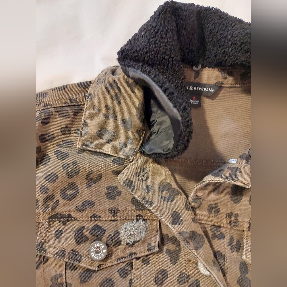 Rock & Republic Leopard Print Jean Jacket with Removable Black Sherpa Collar - Picture 7 of 7